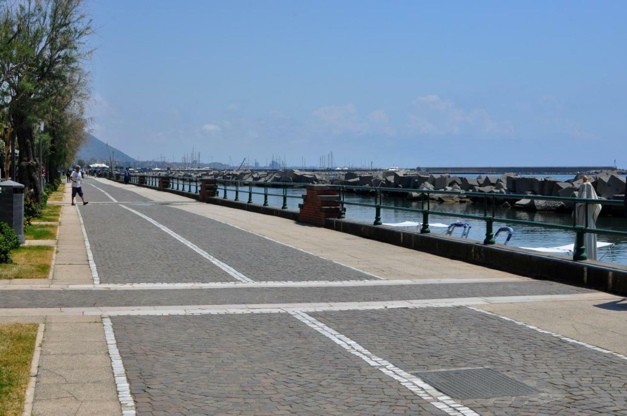 Capofortuna B&B Salerno Centro المظهر الخارجي الصورة
